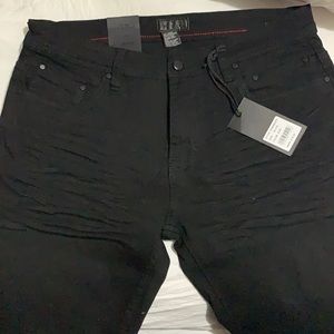 Black men’s skinny cut jeans